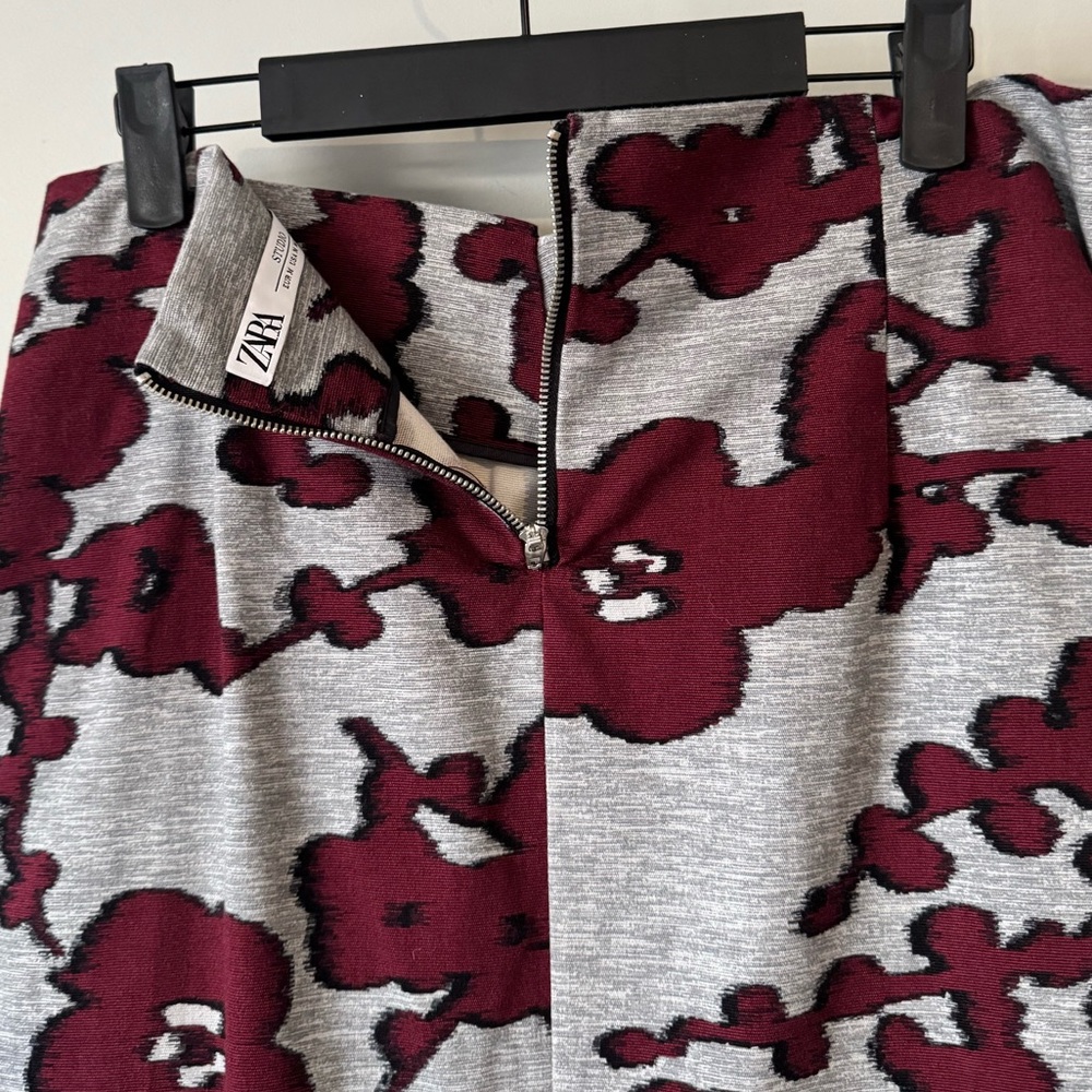 Zara Studio Limited Edition Grey Burgundy Floral Midi Skirt M High Waist Pleated - Picture 5 of 12